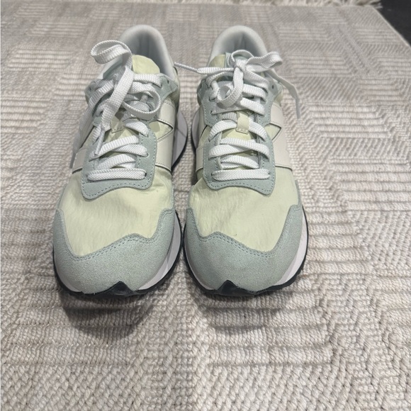 Woman’s New Balance 237 sneaker. Size 10. Color light green - Picture 3 of 6